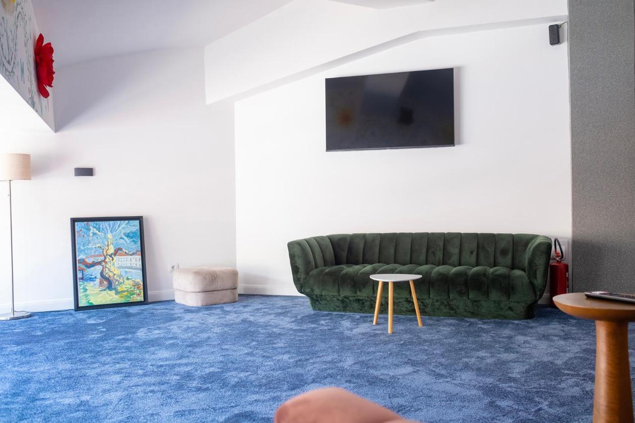 Nam Hotel Prizren Bagian luar foto