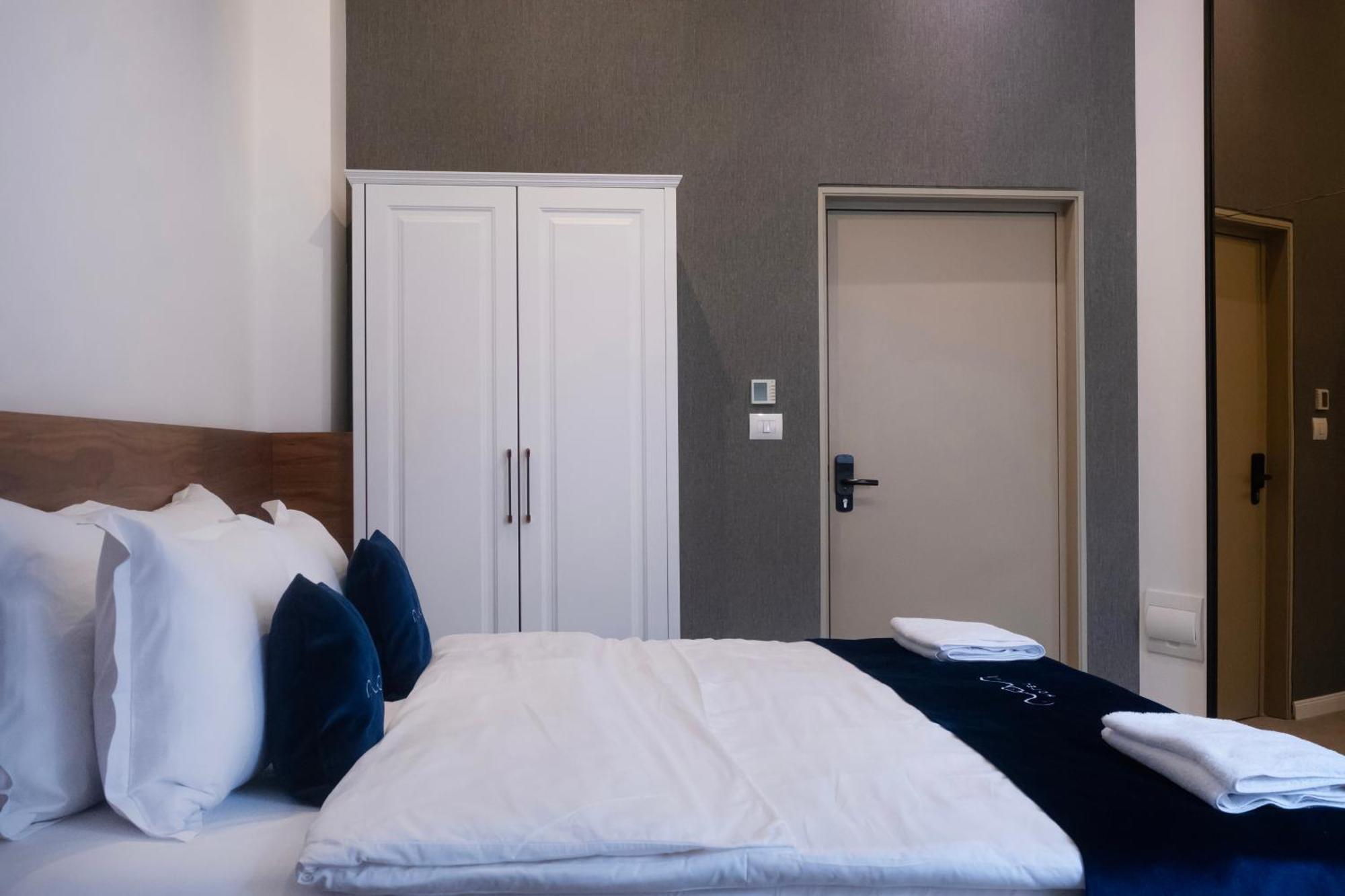 Nam Hotel Prizren Bagian luar foto