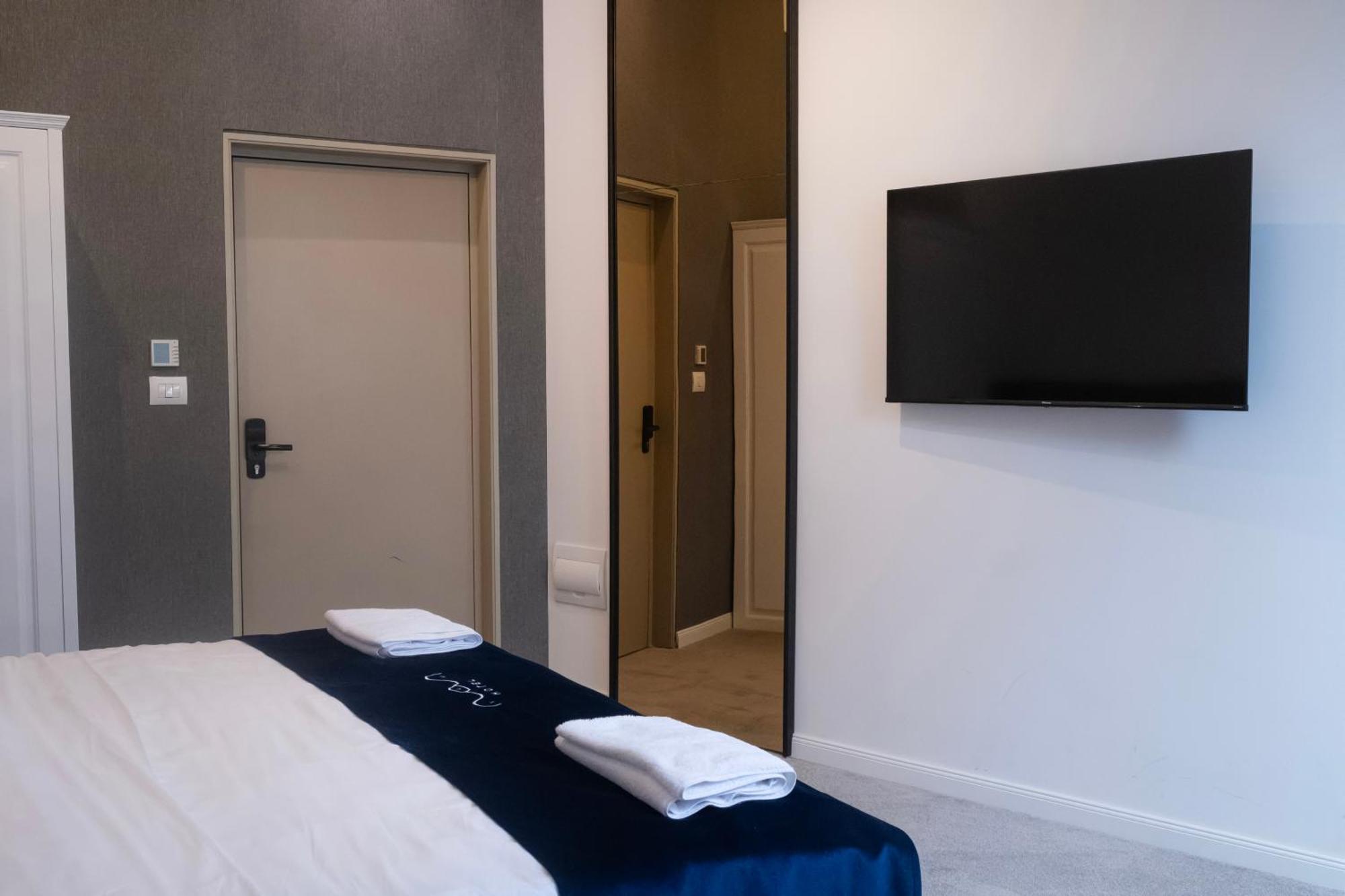 Nam Hotel Prizren Bagian luar foto
